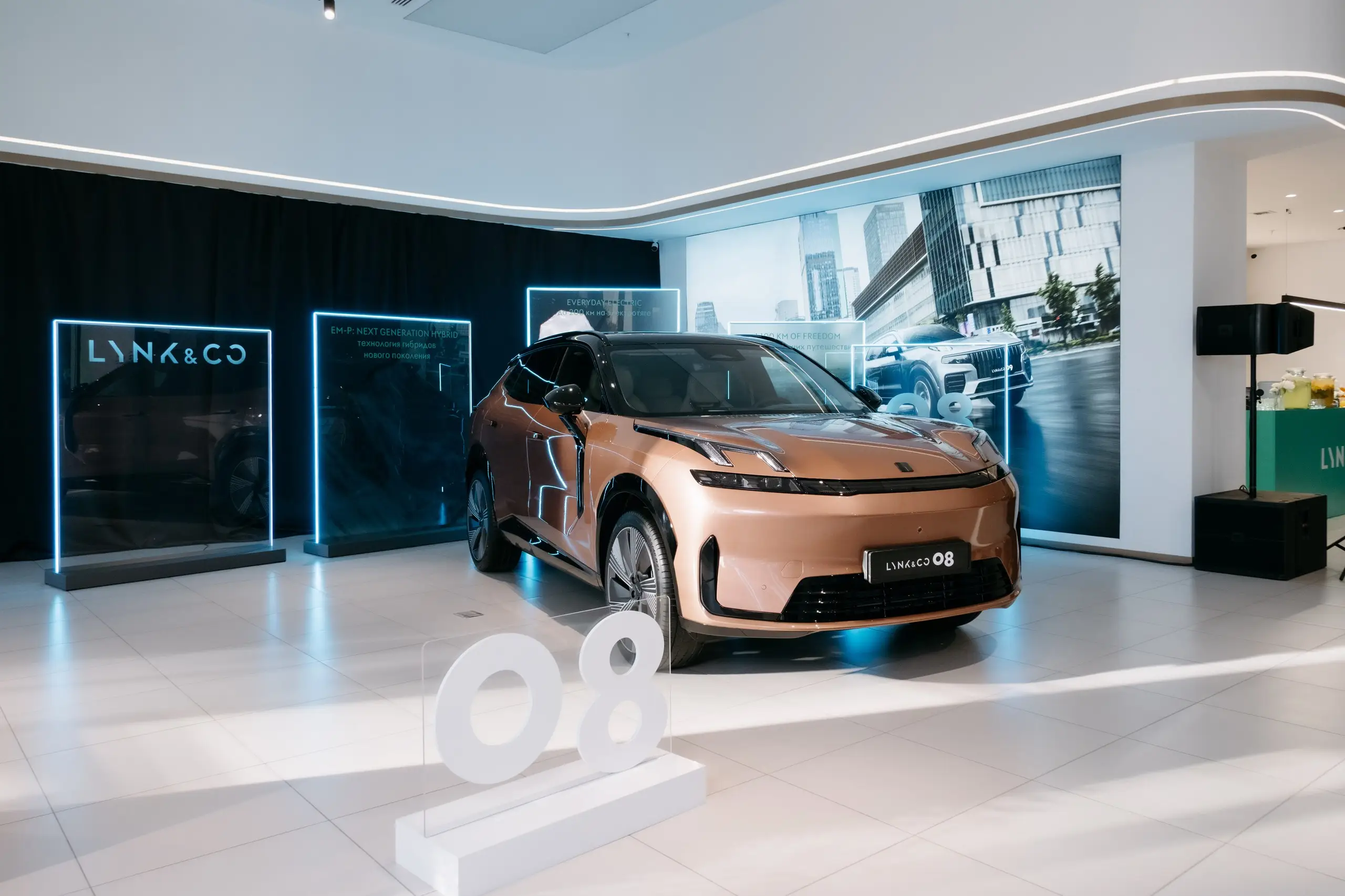 Lynk & Co начинает продажи гибридного кроссовера 08 в Казахстане Lynk & Co начинает продажи гибридного кроссовера 08 в Казахстане